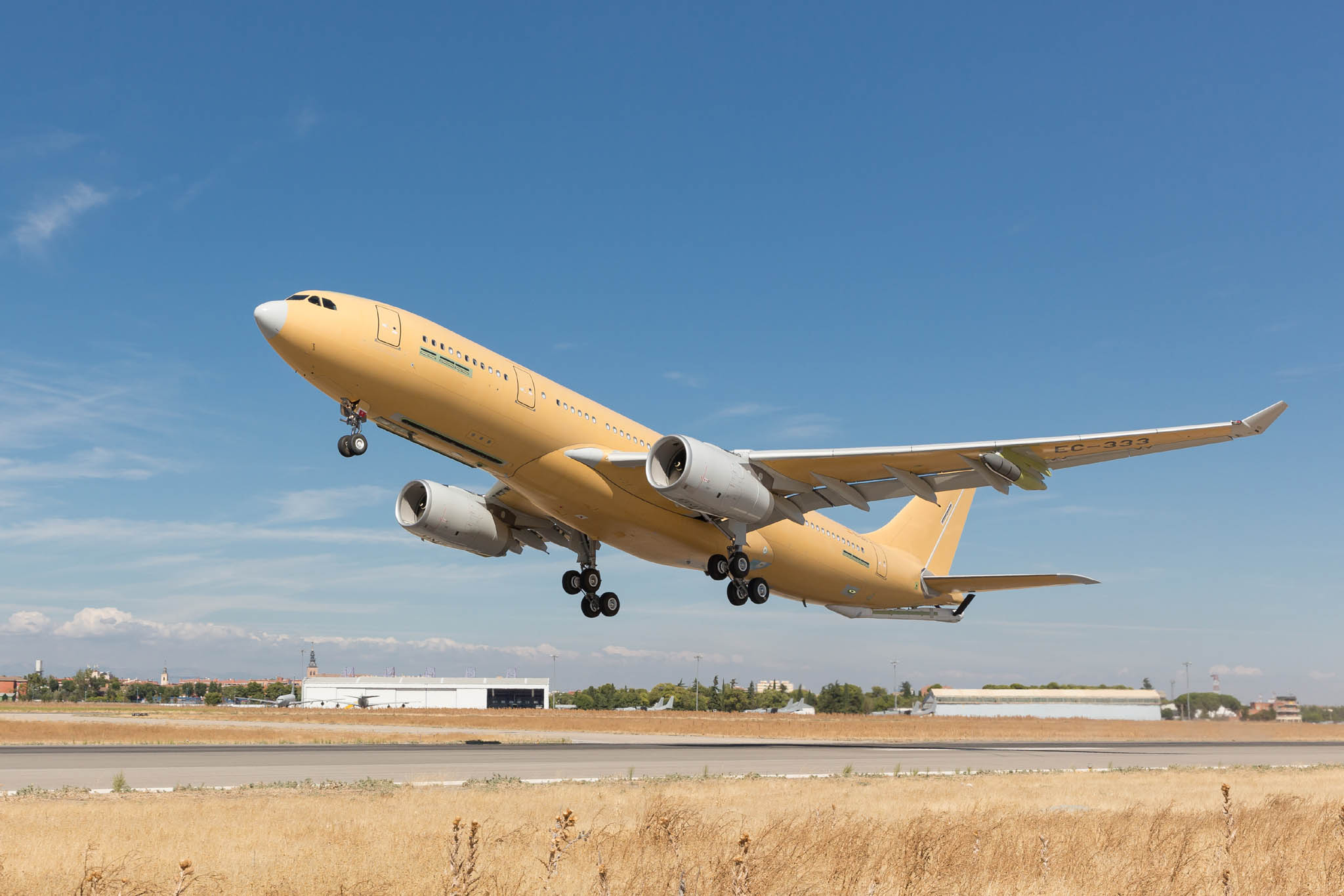 Airbus “yeni standart” A330 MRTT nakliye uçağı, deneme uçuşunu tamamladı