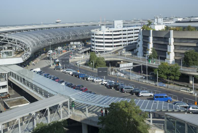 Düsseldorf’ta yolcu geliş/gidiş parkına 8 dakika sınırı getirildi