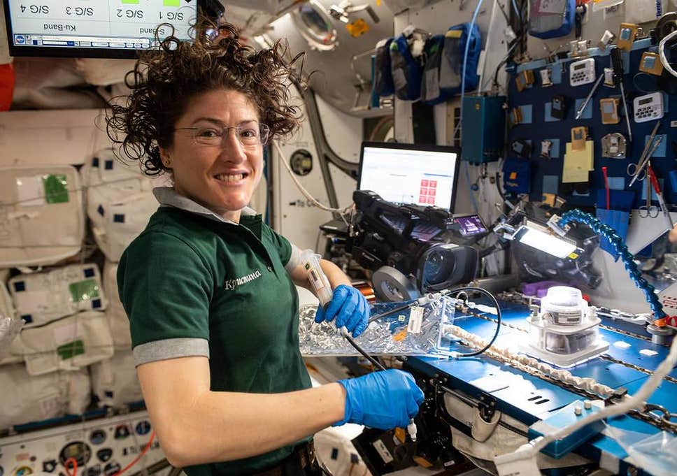 NASA astronotu Christina Koch rekor kırdı