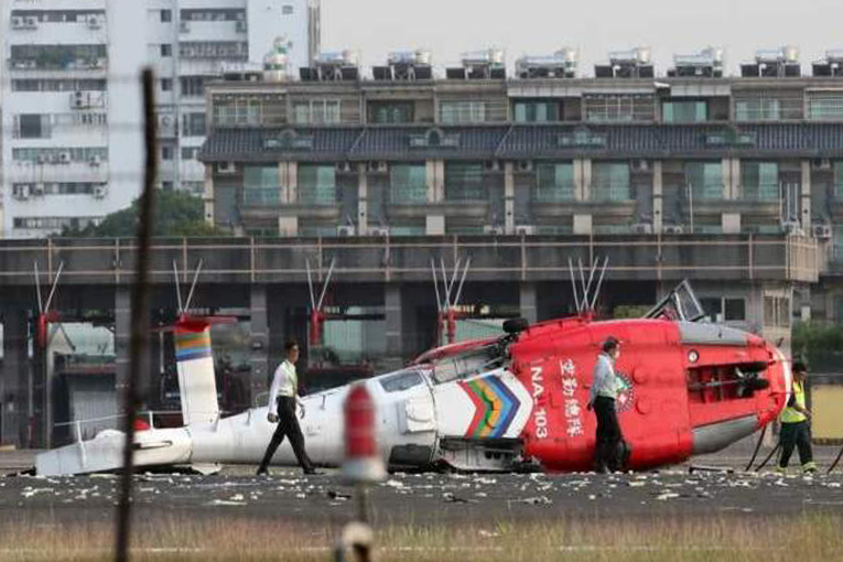 Tayvan’da ambulans helikopter inişte kaza yaptı