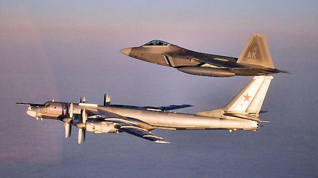 ABD’nin F-22 uçakları Rus Tu-95MS uçaklarına eşlik etti