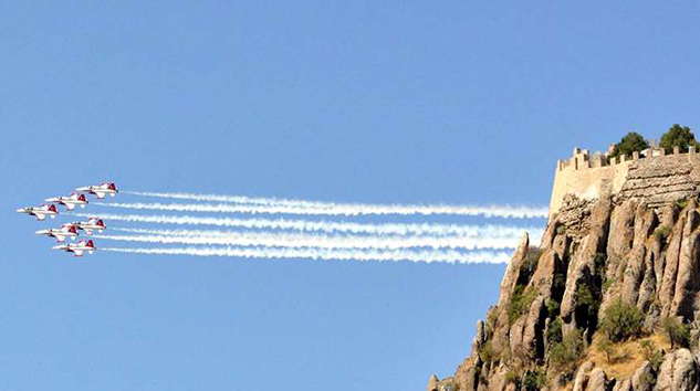 Türk Yıldızları, Afyon’da gösteri uçuşu yaptı