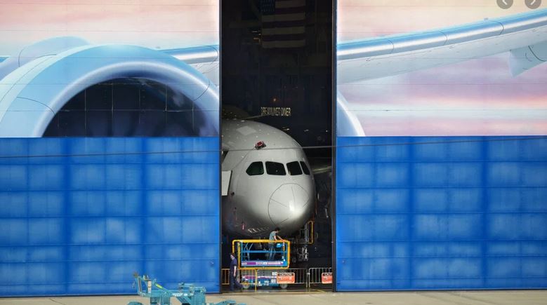 Boeing Dreamliner üretim hatlarından birini kapatma kararı aldı