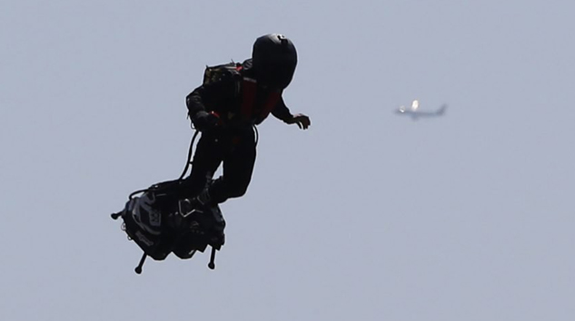 LAX’ta Jetpack paniği yaşandı