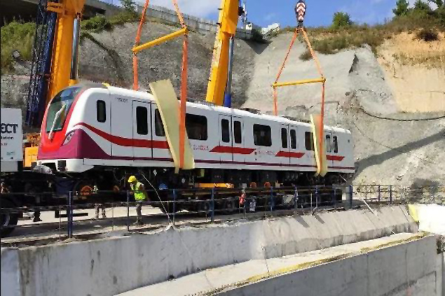 İstanbul Havalimanı metrosunun ilk treni raylara indirildi