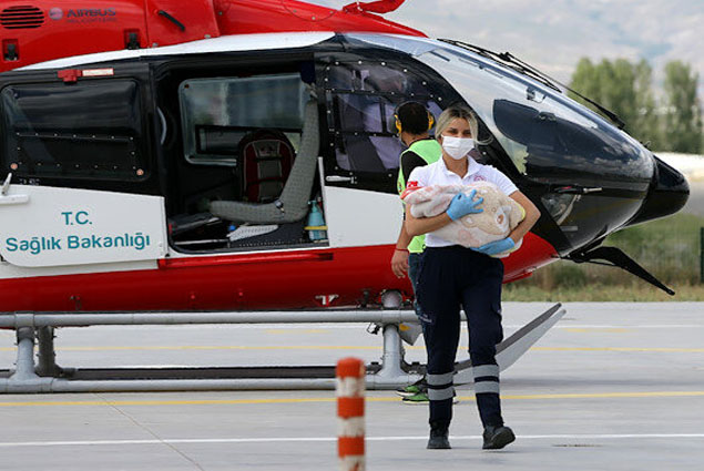 Sivas’ta ambulans helikopter 1,5 aylık bebek için havalandı