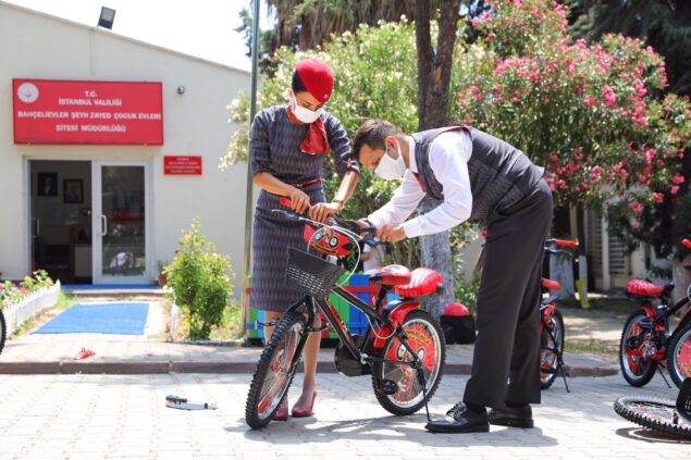 THY kabin memurları 100 çocuğun bisiklet hayalini gerçekleştirdi