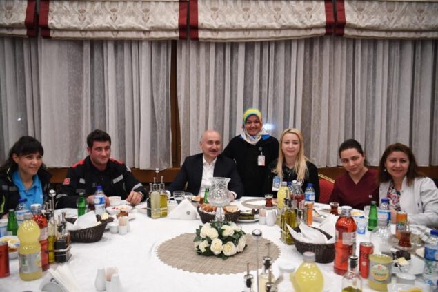 Bakan Karaismailoğlu Esenboğa çalışanları ile iftarda buluştu