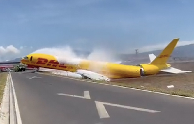 DHL’in B757 kargo uçağı inişte ikiye bölündü