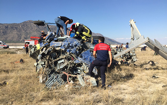 Denizli Çardak’ta Yangon helikopteri düştü