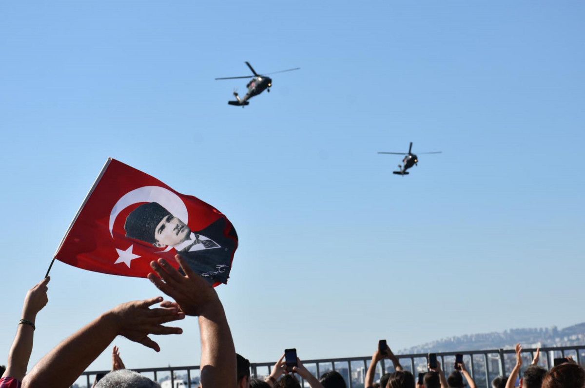 İzmir Kurtuluşu’nun 100. yılını kutladı