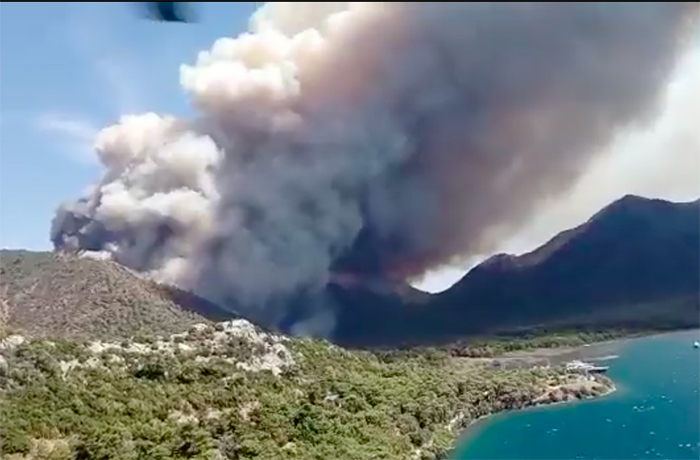 Marmaris’te orman yangını büyüyor