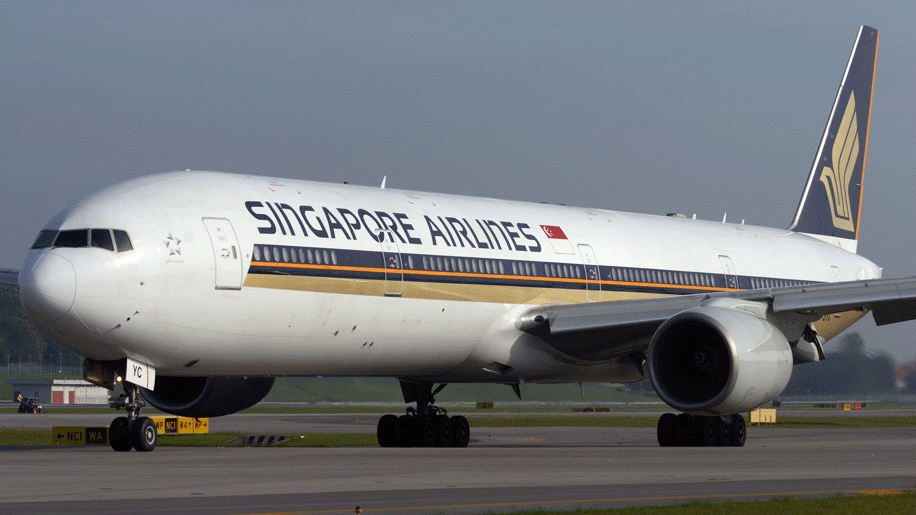 Singapur’un B77-300 uçağı acil indi