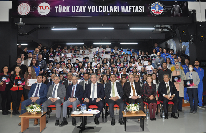 TUA’nın uzay kampı programında 100 öğrenci mezun oldu