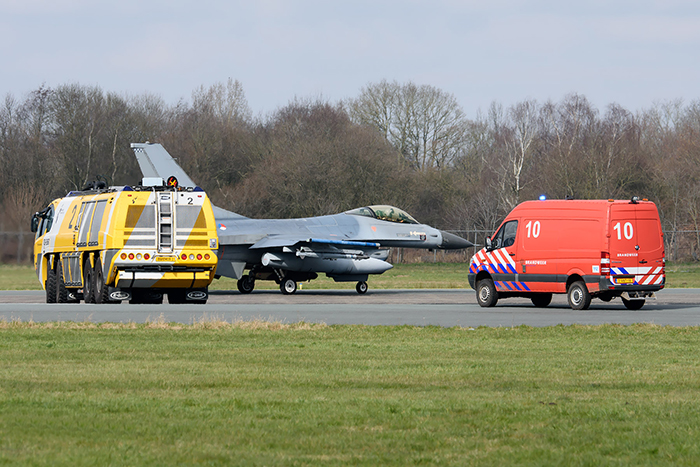 Hollanda Hava Kuvvetleri’nin F-16’sı acil indi