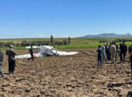 Cessna 207 Aksaray’da tarlaya inerken ters döndü