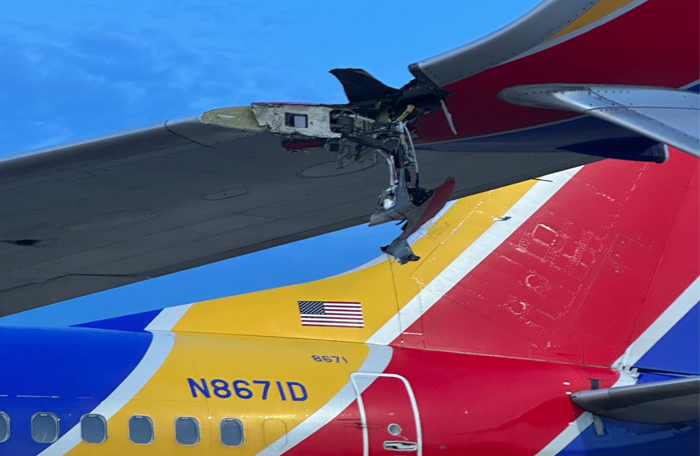 Southwest Airlines’ın B737-800’ü takside direğe çarptı