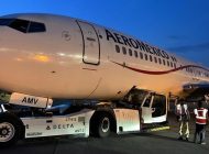 Aeromexico’nun B737-800′ push back aracına çarptı