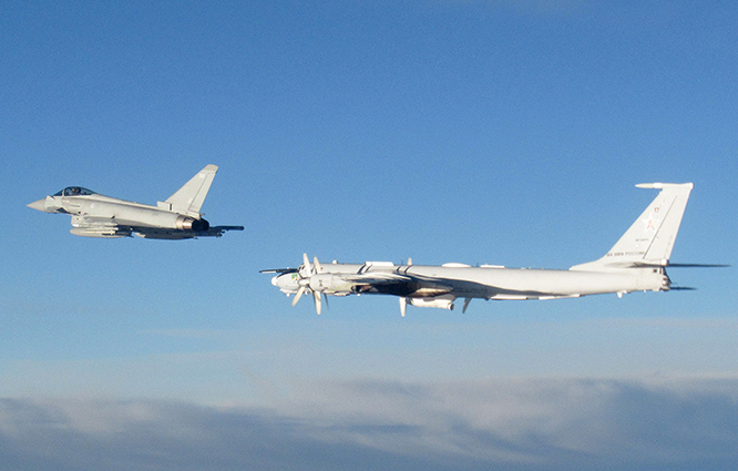 İngiliz jetleri İskoçya’da iki Tu-142 ile karşı karşıya geldi