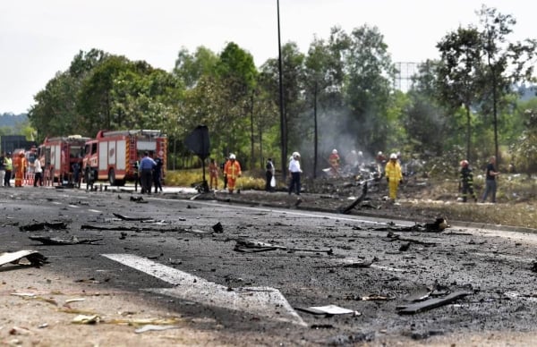 Malezya’da Beechcraft 390 yola düştü; 10 kişi hayatını kaybetti