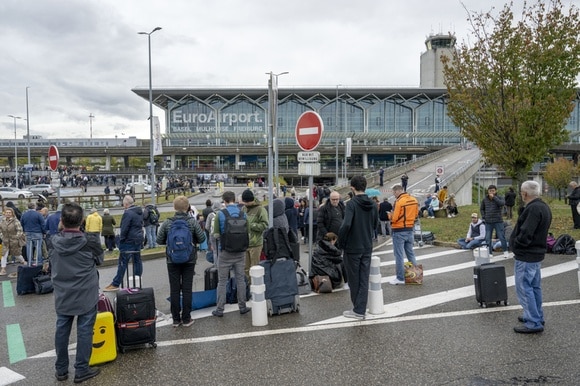 Basel Havalimanı’na bomba ihbarı tüm uçuşları durdurdu