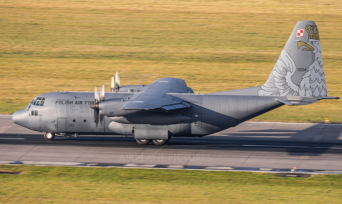 Polonya, vatandaşlarını C-130 ile tahliye ediyor