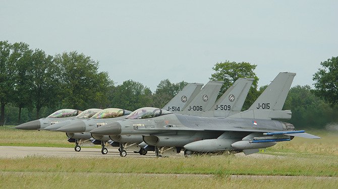 Hollanda, Romanya’ya eğitim için 5 adet F-16 gönderiyor