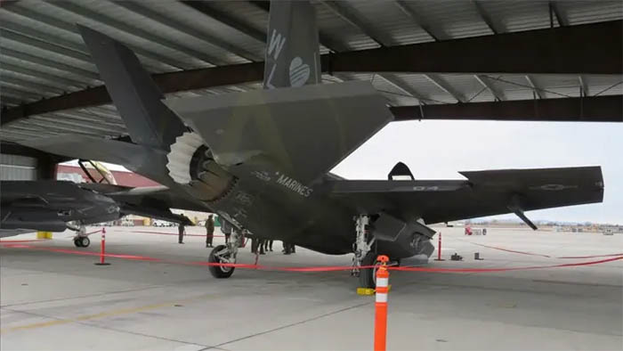 ABD, Nevada’da F-35’in parkta ön dikmesi çöktü