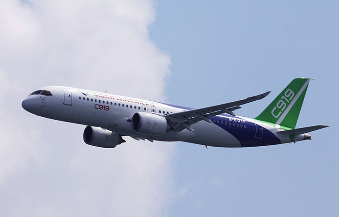 Çin’li C919 Singapur’da prova uçuşu yaptı