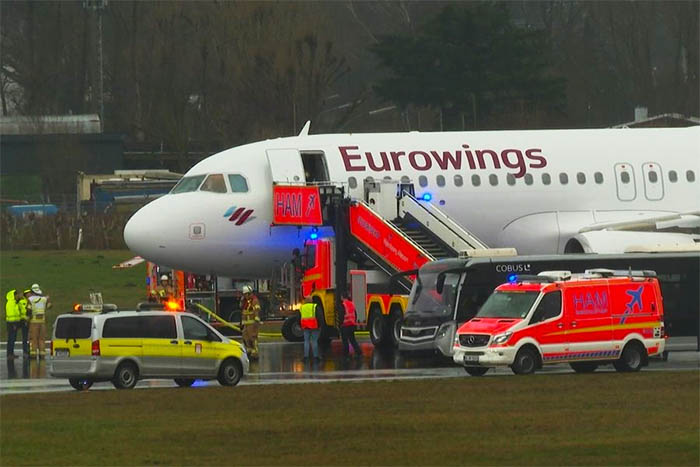 Eurowings’in uçağı Hamburg inişinde lastik patlattı