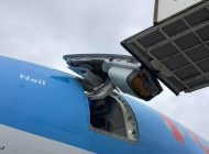 TUI Airways’in B787’si merdivene çarptı