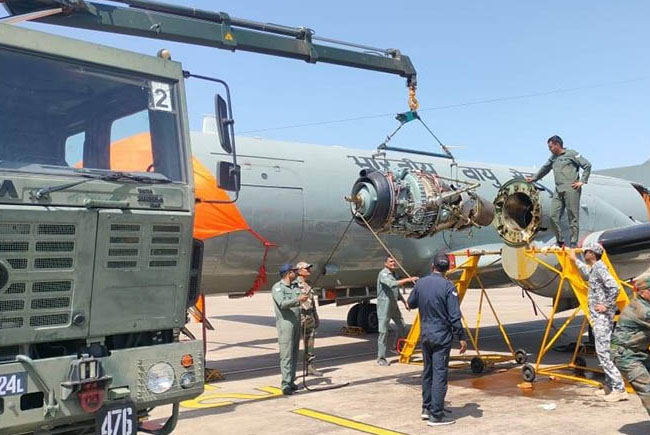 Hindistan’da HAL-748 motor arızası nedeniyle acil indi