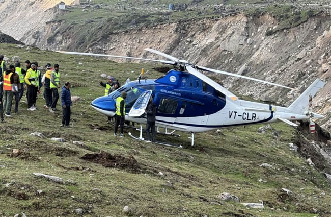 Hindistan’da A119 helikopter inişte kaza yaptı