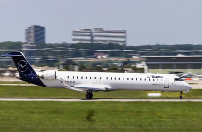 Lufthansa’nın CRJ-900’ü Hannover’e acil indi