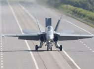 İsviçre’de F-18 savaş uçakları otoyola indi