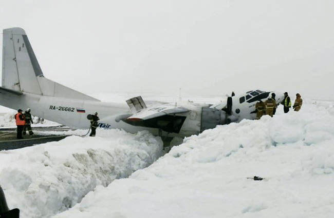 Utair’in An-26 uçağı inişte kaza yaptı