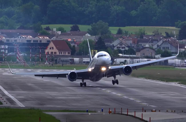 United’ın B767’si zor indi