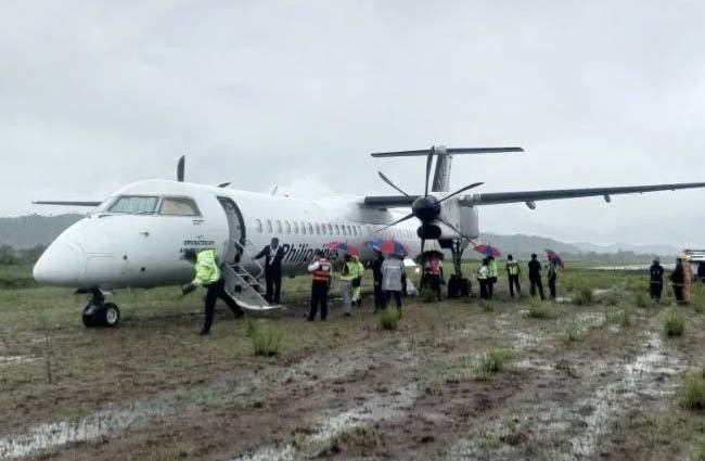 Filipinler’de DHC-8 inişte pistten çıktı