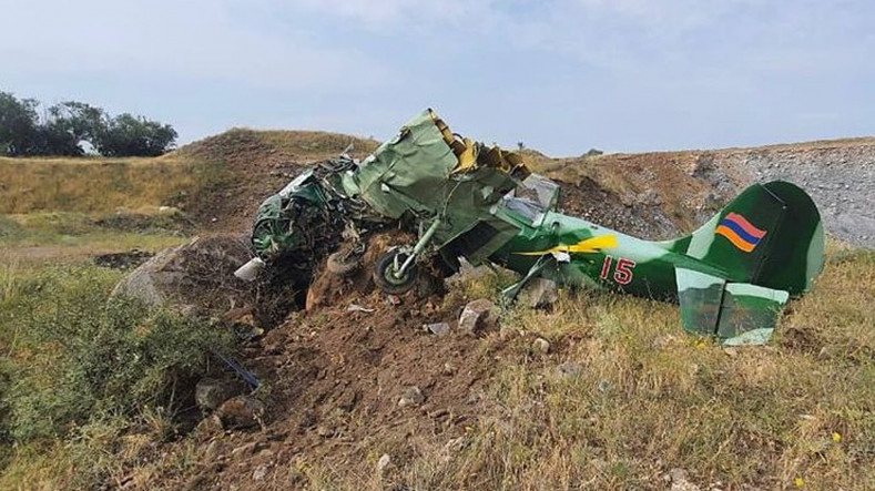 Ermenistan’da Yak-52 düştü; İki pilot hayatını kaybetti