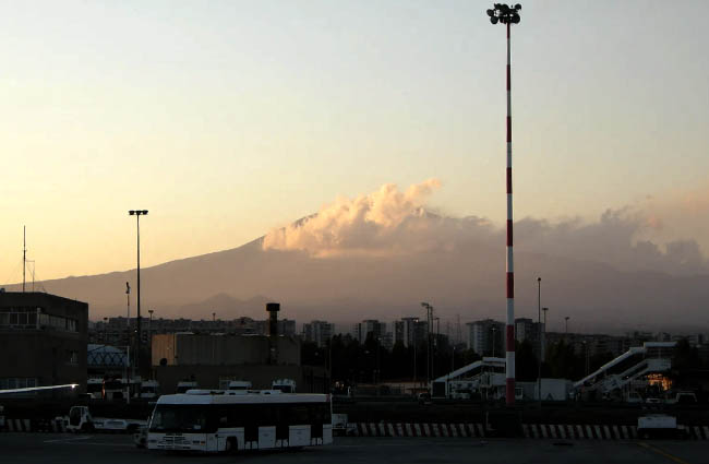 Etna Yanardağı uçuşların yüzde 39’unu iptal ettirdi