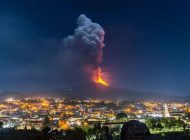Etna Yanardağı Katanya’da uçuşları engelliyor