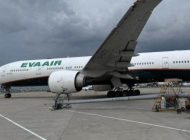 EVA Air’in B777’si Vietnam’da direğe çarptı