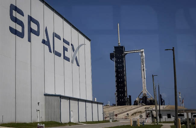 Elon Musk SpaceX genel merkezlerini Teksas’a taşıyor