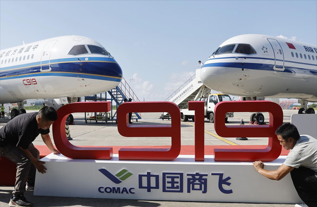 COMAC iki C919’u Çinli havayollarına teslim etti