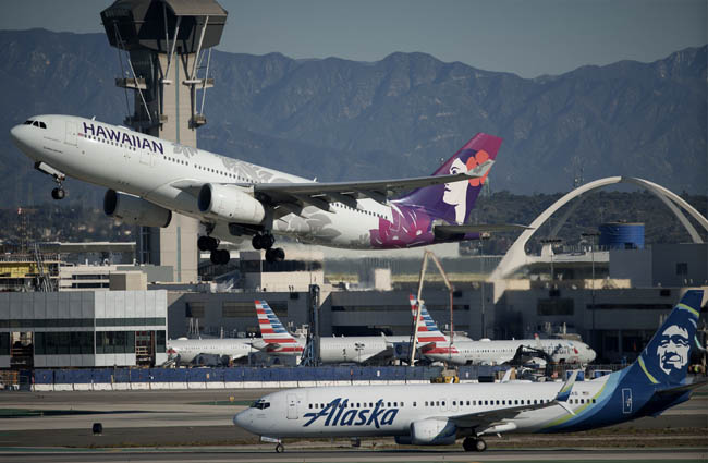 Alaska Airlines ve Hawaiian Airlines birleşiyor