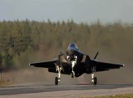 ABD’nin F-35’leri Finlandiya’da otoyola indi