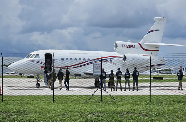 Maduro’nun uçağına Dominik’te el konuldu