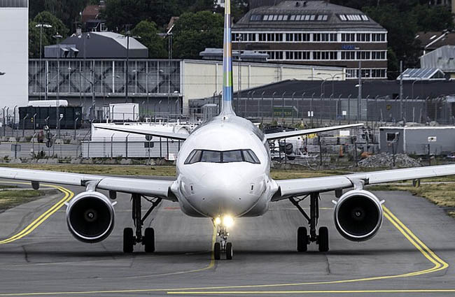 A319 Rodos Havalimanı’nda pistte kaldı