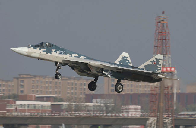 Su-57 Çin’de Zhuhai Airshow’da