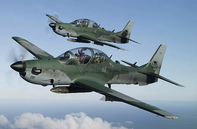 Sao Paulo şehrinde iki T-27 Tucano havada çarpıştı